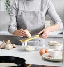 Joseph Joseph 20169 GripGrater Paddle Grater With Easy-Grip Handle, Coarse Stainless-Steel Blades, Yellow - Màu A - Xem 2