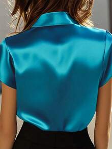 Camisa de satén con cuello en V y mangas cortas de unicolor y abotonada para mujer, adecuada para uso diario y trabajo de oficina, primavera/verano - Blanco - Ver 4