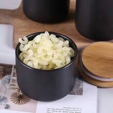 1个陶瓷食品储物罐，密封厨房容器，带防潮盖，适合存放咖啡豆、糖和香料，咖啡储存，橱柜整理，现代厨房配件，简约设计罐身，多用途玻璃材质，可重复使用密封罐，厨房收纳工具，是烹饪爱好者和家庭主妇的理想之选。