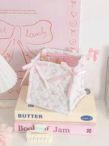 1pc Ins Style Quilted Desktop Storage Basket Features A Lace Bow. It's Suitable For Organizing And Storing Desktop Items, Including Lipsticks, Makeup Brushes, And Skincare Products. It Can Also Be Used As A Desktop Decoration, A Cosmetics Storage Basket, An Earphone And Lipstick Organizer, A Portable Picnic Basket, A Stationery Storage Basket - Multicolor - View 15