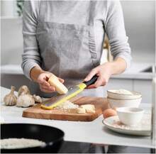 Joseph Joseph 20169 GripGrater Paddle Grater With Easy-Grip Handle, Coarse Stainless-Steel Blades, Yellow - Màu A - Xem 1