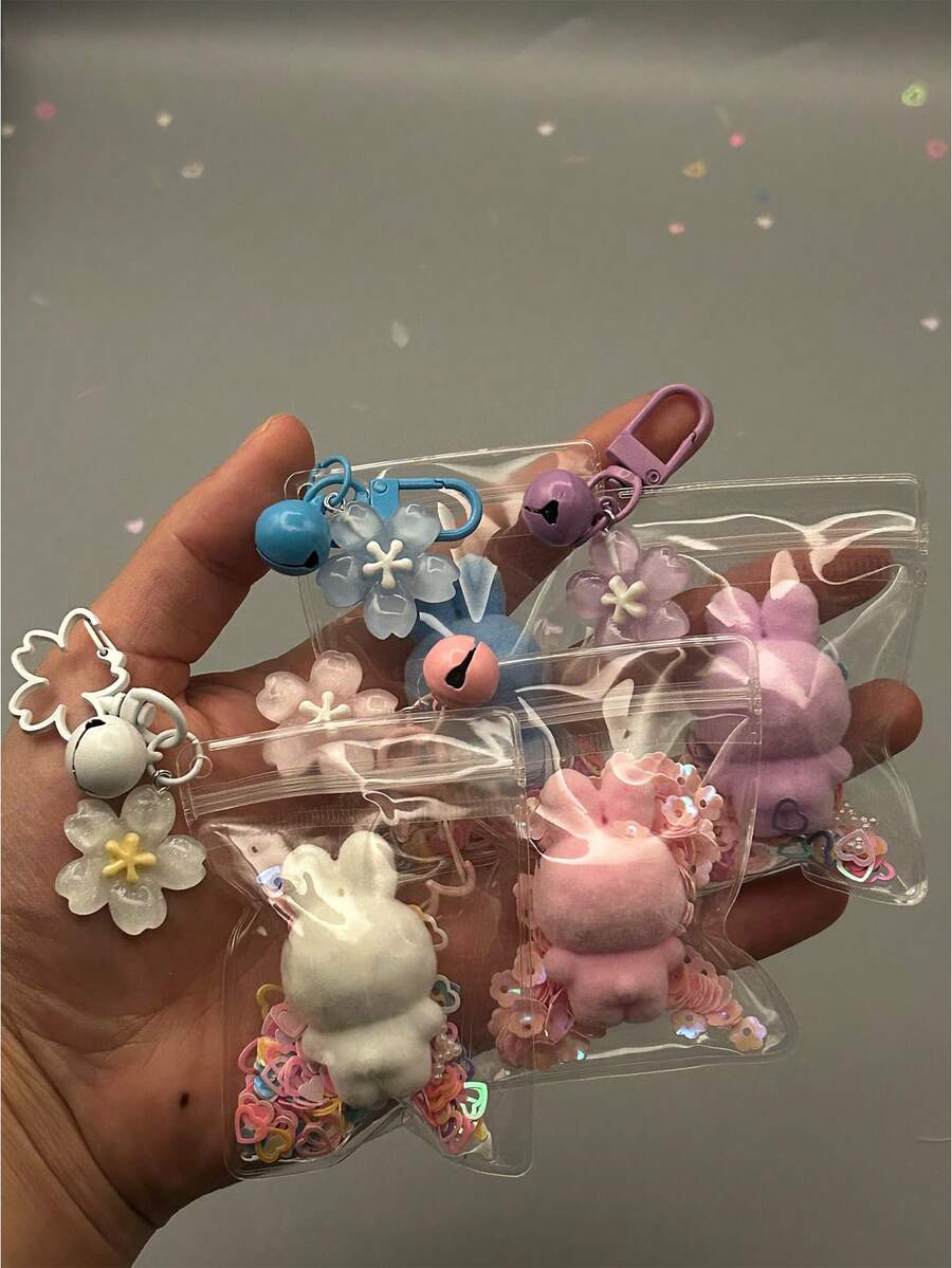 1件限量版KEYCEO系列PVC收藏品，包含樱花造型钥匙扣、透明保护袋、闪光爱心和樱花装饰，便携设计，是新年、情人节、婚礼、音乐节、感恩节、节日送礼的理想之选。 - 彩色 - 查看 1