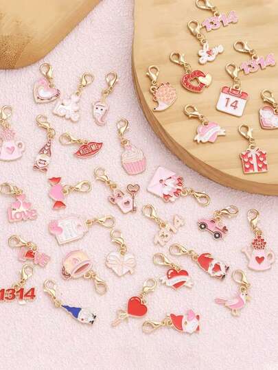 10/20件情人节主题钥匙扣套装 | 丘比特心形花束合金吊坠，随机混合惊喜组合 | 精致礼品套装，节日送礼及派对用品的完美之选