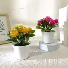 5头人造玫瑰，塑料盆栽，是送给女性和母亲的理想礼物，适合商店、家庭、酒店和办公室的桌面装饰，也是生日、毕业典礼和情人节的绝佳选择。