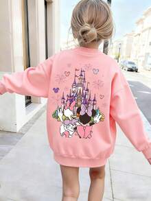 Authorized By Disney. A Cute Cartoon-Pattern T-Shirt. This Is A Pink Children's Sweatshirt. The Front Features A Cartoon Pattern Of Minnie Interacting With Donald Duck Wearing A Bow Tie. The Overall Style Is Cute And Fresh. On The Back, It Is Designed With Disney Castle, Minnie / Donald Duck / Mickey Characters, Along With Elements Of Fireworks And Mickey Head Decorations, Creating A Dreamy Atmosphere Of The Disney Theme. The Sweatshirt Has A Loose Fit. This Personalized Disney T-Shirt Is Suitable For Travel. It Is Comfortable To Wear And Gentle On The Skin. - 粉色 - 查看 2