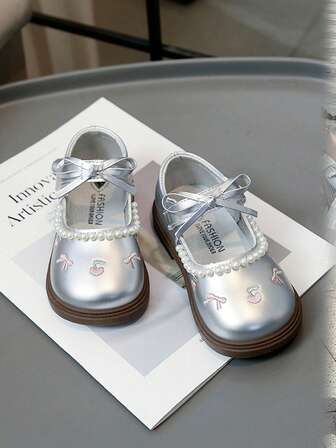 1 Pair Kids' Vintage Solid Color Heart Embroidered Beaded Bow Decor Soft Bottom Flat Shoes