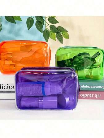 1个纯色透明化妆包，PVC材质，大容量，方便实用，可用作旅行收纳包、化妆包、化妆袋、假日收纳包、大容量化妆品收纳盒，可装口红、化妆刷、护肤品、手机、硬币、小物件，适合居家、送礼、度假、海滩、浴室、卧室等场合。