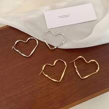 A Pair Of Simple Versatile Hollow Heart-Shaped Earrings - 金色的 - 查看 6