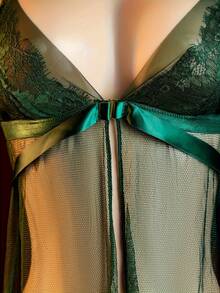 Sexy Transparent Tulle Lingerie Set - Underwired Bra (Without Padding), Thong Panties With Lace And Adjustable Straps - Verde - Xem 5