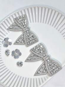 6个鞋饰扣，银色水钻蝴蝶结、水滴、亮片花朵装饰，适合返校季多用途鞋夹（不含鞋子）