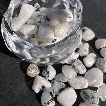 100 g naturliga svarta spräckliga vita månstensflisor, lämpliga för julklappar, heminredning, gör-det-själv-pyssel, akvarium, kruka och hantverksdekoration