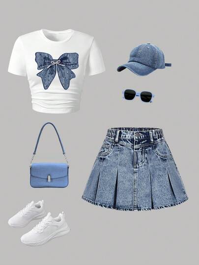 Áo ngắn tay in hình hoạt hình dành cho bé gái và chân váy mini denim.