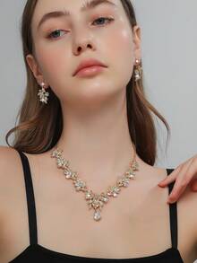 Bộ dây chuyền pha lê hình giọt nước 3 món này là một bộ trang sức sang trọng và thời trang, phù hợp cho đám cưới, tiệc tùng và làm quà tặng. - 808028 - Xem 4