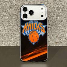 La funda de teléfono con espejo y diseño del logo de los New York Knicks funciona también como espejo y es compatible con  17,  16 Pro Max,  15 Pro Max,  13 y  12. Fabricada en TPU resistente, ofrece una excelente protección contra golpes y caídas. Un regalo perfecto para aficionados al baloncesto, familiares, amigos y ocasiones especiales como cumpleaños, días festivos y celebraciones de partidos. - Plateado - Ver 4