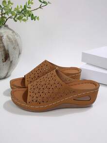 Giày sandal đế xuồng cao gót mới dành cho nữ, nhẹ và thoải mái, kiểu dáng hở mũi thoáng khí, phù hợp cho mùa hè, đi biển, có size lớn. - Màu Mù tạt vàng - Xem 3