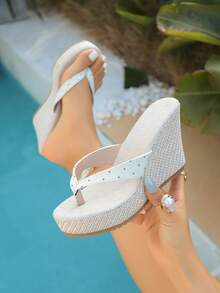 女士时尚休闲坡跟凉鞋，编织人字拖，厚底高跟鞋，适合日常通勤、休闲、度假、派对等多种场合。 - 白色 - 查看 6