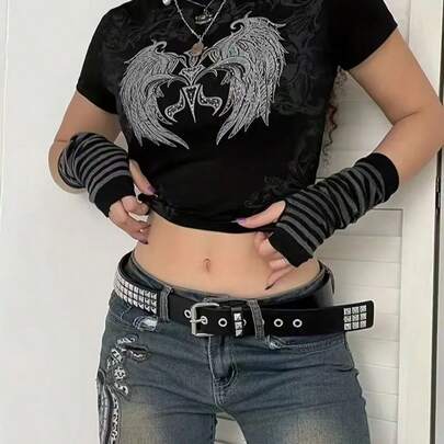 1条男女通用朋克风铆钉设计腰带，方形金字塔形PU皮革腰带，千禧朋克摇滚牛仔腰带，适合酷炫街头服饰和休闲装扮，万圣节、上学、秋季等场合。