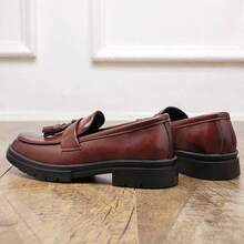 Giày lười nam kiểu Anh cổ điển màu nâu có tua rua năm 2025, giày công sở thường ngày bằng da mềm, giày tây, giày lười, giày nam. - màu nâu - Xem 3