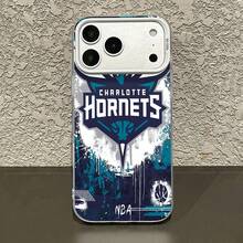 La funda de espejo con diseño abstracto de los Charlotte  también funciona como espejo y es compatible con  17,  16 Pro Max,  15 Pro Max,  13 y  12. Fabricada en TPU, ofrece protección contra golpes y caídas. Es un regalo fantástico para aficionados al deporte, familiares, amigos y para ocasiones especiales como cumpleaños, festividades o cualquier celebración. - Plateado - Ver 4