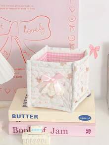 1pc Ins Style Quilted Desktop Storage Basket Features A Lace Bow. It's Suitable For Organizing And Storing Desktop Items, Including Lipsticks, Makeup Brushes, And Skincare Products. It Can Also Be Used As A Desktop Decoration, A Cosmetics Storage Basket, An Earphone And Lipstick Organizer, A Portable Picnic Basket, A Stationery Storage Basket - Multicolor - View 18