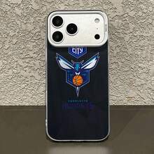 Funda con espejo y diseño Buzz City de los Charlotte . Compatible con  17,  16 Pro Max,  15 Pro Max,  13 y  12. Fabricada en TPU resistente para mayor protección contra golpes y caídas. El regalo perfecto para aficionados al deporte, familiares, amigos y ocasiones especiales como cumpleaños, festividades o aniversarios. Le da un toque elegante y protege tu teléfono. - Plateado - Ver 4