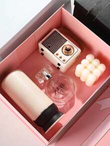 Hộp quà màu hồng đơn giản và trang nhã này được làm từ chất liệu màu trơn, có nơ ruy băng và nắp gập. Nó phù hợp làm quà tặng trong các bữa tiệc, quà tặng ngày lễ, hoặc để gói quà cho bạn gái, quà Valentine và quà sinh nhật. - Hồng - Xem 4