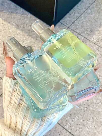 1瓶全新花香喷雾，限量版室内外空气清新剂，多层增强型怡人香氛喷雾，持久留香，散发迷人气息，适合约会、派对、旅行、度假、家庭聚会、酒店、办公室等场合，是馈赠亲朋好友的理想之选。