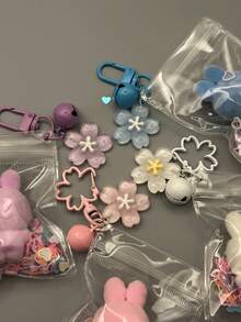 1件新年限量版KEYCEO系列PVC摆件，精致樱花钥匙扣，配有透明保护袋，饰以爱心亮片和樱花亮片，便携易用，适合作为新年、情人节、婚礼、音乐节、返校季、毕业季、户外活动、感恩节、节日礼物套装 - 彩色 - 查看 6