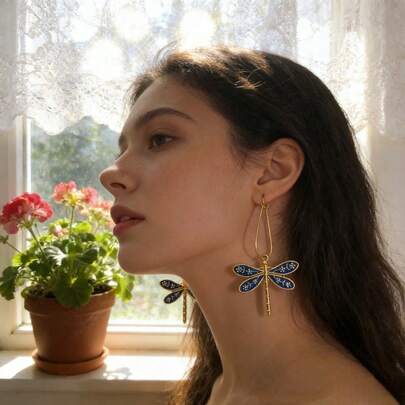 一对蓝色蜻蜓涂鸦耳环 - 适合女性和家庭佩戴，是派对、情人节和圣诞节的理想礼物