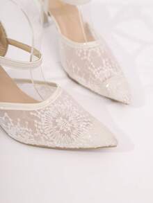 米色高跟鞋，踝带设计，蕾丝装饰，优雅女士时尚尖头高跟鞋，通勤必备，春秋新款