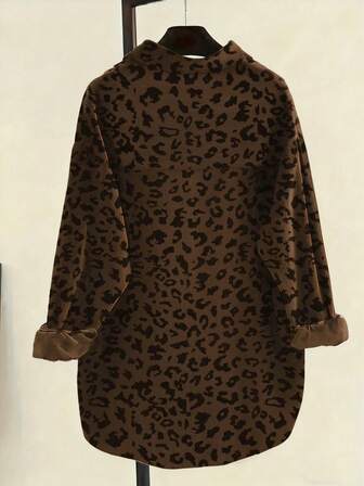 Damtröja med leopardmönster och manchester, långärmad, knappar och fickor framtill