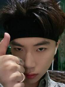 1条弹性无缝运动头带，吸湿防滑瑜伽健身跑步发带 - 黑色 - 查看 5