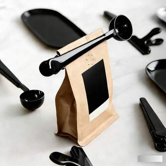 1 peça/2 peças/5 peças Clipe de Colher de Café de Aço Inoxidável 2 em 1 com Clipe de Vedação, Clipe de Saco de Colher de Cozinha, Colher de Medição de Aço Inoxidável Reutilizável e Criativa, Acessório de Cozinha Preto, Adequado para Entusiastas de Café Expresso e Café, Decoração de Café Expresso de Cafeteria, Adequado para Café, Leite em Pó, Aveia, Tempero, Chá, Sorvete, Especiarias, Etc., Adequado para Produção de Cozinha, Descontos em Pequenas Ferramentas de Cozinha e Temporada de Volta às Aulas