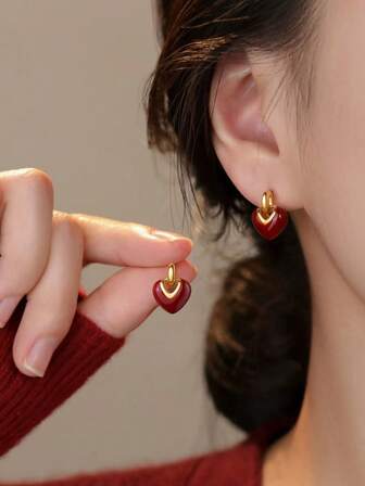 1 par de pendientes de botón con forma de corazón elegante y minimalista, adecuados para uso diario y de fiesta de las mujeres