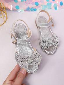 1双银色幼儿/小女孩平底凉鞋，柔软皮革，彩色水钻蝴蝶结装饰，经典露趾设计，防滑软底，魔术贴搭扣，时尚公主凉鞋，适合3-12岁儿童，日常、假日、派对、2026春夏款 - 銀色 - 查看 1
