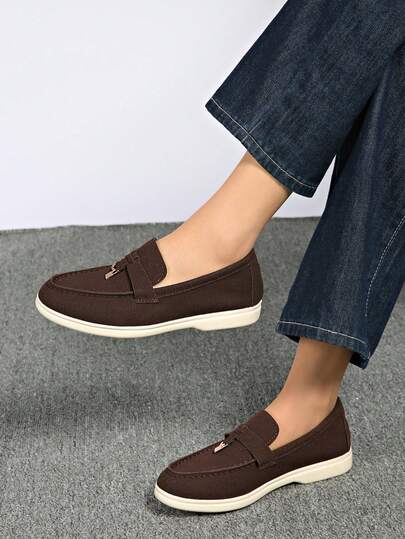 Giày lười lông xù bằng da lộn dành cho nữ, giày lười mùa đông có khóa cài tua rua, lót ấm, đế bằng, kiểu dáng thường ngày.