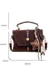 这款时尚经典的新款方形手提包采用金属扣环、可调节肩带、翻盖设计，并饰有咖啡杯吊饰。非常适合户外活动、通勤、购物、学校旅行和短途旅行。 - 查看 3