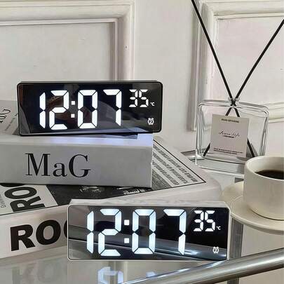 Multifunctional LED Digital Alarm Clock, USB Powered Digital LED Display Electronic Alarm Clock, Battery Powered, Displays Time, Date, Temperature, 12/24 Hour, Home Decor, Bedroom Decor (Batteries Not Included), Home Decor, Room Decor, Holiday Gift, Birthday Gift, Graduation Gift