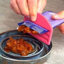 Cat Food Paste Squeezer | Leak-Proof & Anti-Chew Meat Sauce Feeder, Portable Pet Feeding Device For Travel, Suitable For Meat Juice, Wet Food & Liquid Treats - 3L - View 1