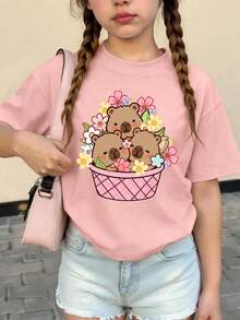 女童宽松圆领T恤一件，可爱水豚和花篮图案，面料柔软舒适，适合日常玩耍、休闲外出和春夏聚会。 - 粉色 - 查看 1