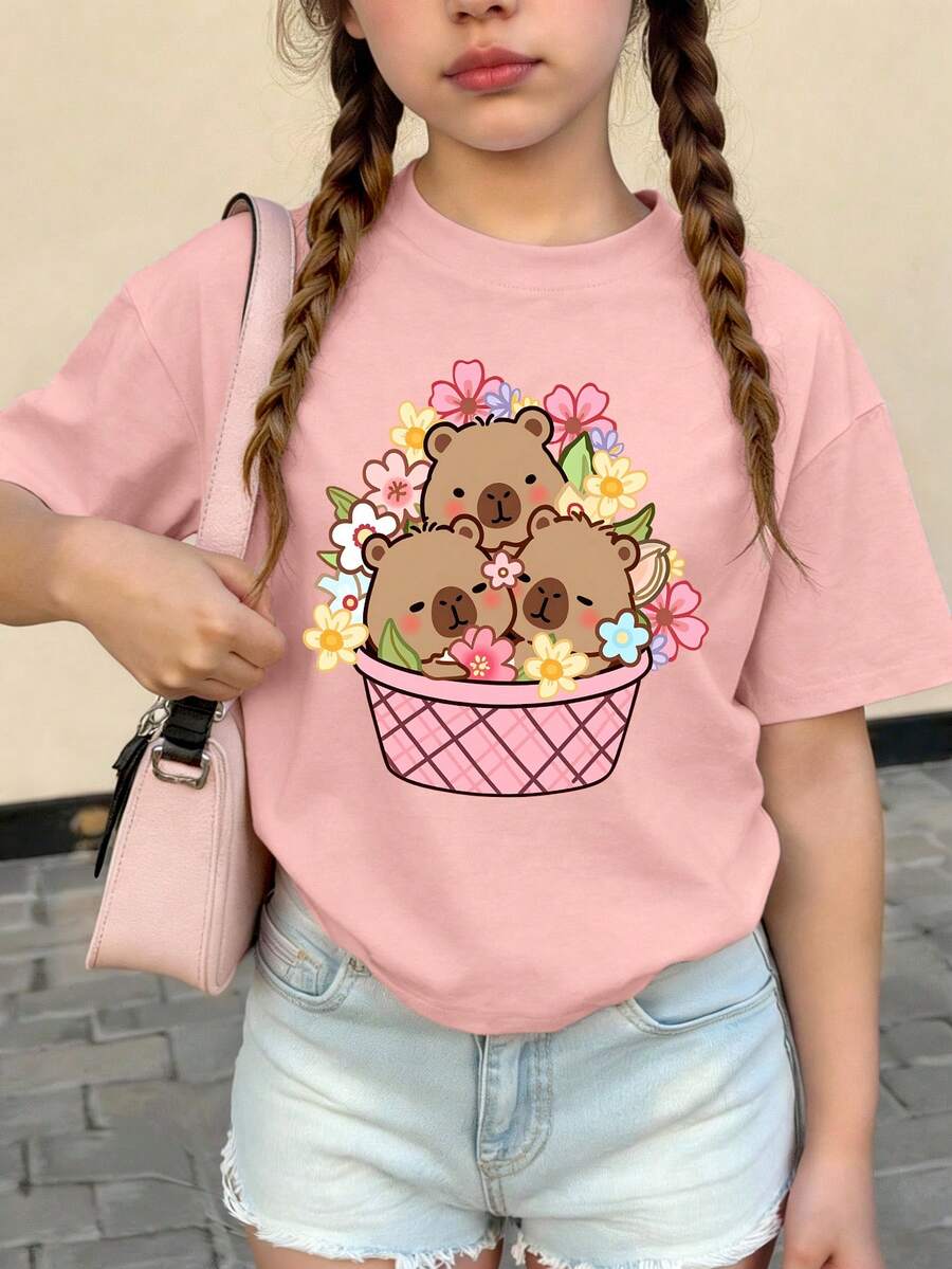 女童宽松圆领T恤一件,可爱水豚和花篮图案,面料柔软舒适,适合日常玩耍、休闲外出和春夏聚会。 - 粉色 - 查看 1
