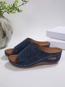 Giày sandal đế xuồng cao gót mới dành cho nữ, nhẹ và thoải mái, kiểu dáng hở mũi thoáng khí, phù hợp cho mùa hè, đi biển, có size lớn. - Màu xanh hải quân - Xem 3