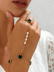 1pc Elegant Five-Leaf Clover Pendant Hand Bracelet, Pearl Decor 18K Gold Plated Retro Classic Commuter Fashion Flower Linked Finger Bracelet For Women, Versatile & Suitable For Holidays Valentines - Gold - View 2