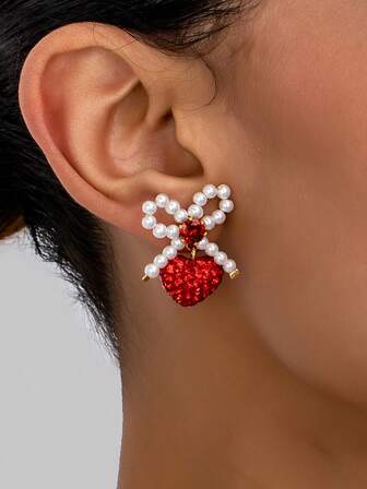 1 par de pendientes rojos elegantes de estilo retro, pendientes con colgante de lazo y corazón de perla falsa, para uso festivo, pendientes únicos y delicados