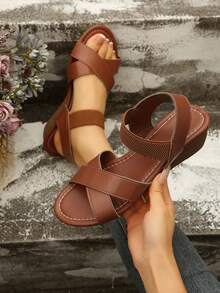 小众设计复古厚底坡跟女凉鞋，棕色交叉绑带舒适通勤鞋，波西米亚风度假风 - 棕色 - 查看 2
