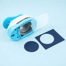 1个圆形打孔器；杠杆式工艺打孔器，适用于纸艺、剪贴簿等，是一款多功能工艺工具，可轻松为您的作品添加精准切割的圆形。提供6种尺寸可选。