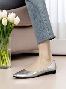 新款女士软底平底鞋，尖头套脚鞋，银色和金色，光滑鞋面乐福鞋，低鞋面百搭皮鞋，适合所有季节 - 銀色 - 查看 4