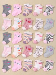 Zestaw skarpetek niemowlęcych żakardowych 20/10/5/1 z różowej serii, z uroczymi kwiatowymi wzorami. Skarpetki są nadrukowane we wzory takie jak kokardki, serduszka, kwiaty, paski i patchworkowe bloki kolorystyczne. Proste i swobodne, wygodne skarpetki średniej długości na każdą porę roku, skarpetki dla wcześniaków, a także skarpetki dla noworodków i małych dzieci. - Wielokolorowe - Zobacz 8
