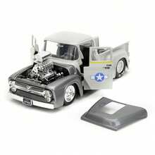 Simba 1/24比例1956款F-100皮卡，带盖尔人偶，压铸合金玩具车模型，车门可打开，是送给男孩和收藏家的完美圣诞节和生日礼物。 - 1:24 1956 F100 皮卡 - 查看 3