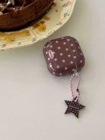 ピンクとブラウンのアシンメトリーな星柄イヤホンケース。Airpods 4、Pro 2nd Gen、New Pro 3rd Gen対応。女性用落下防止機能付き。